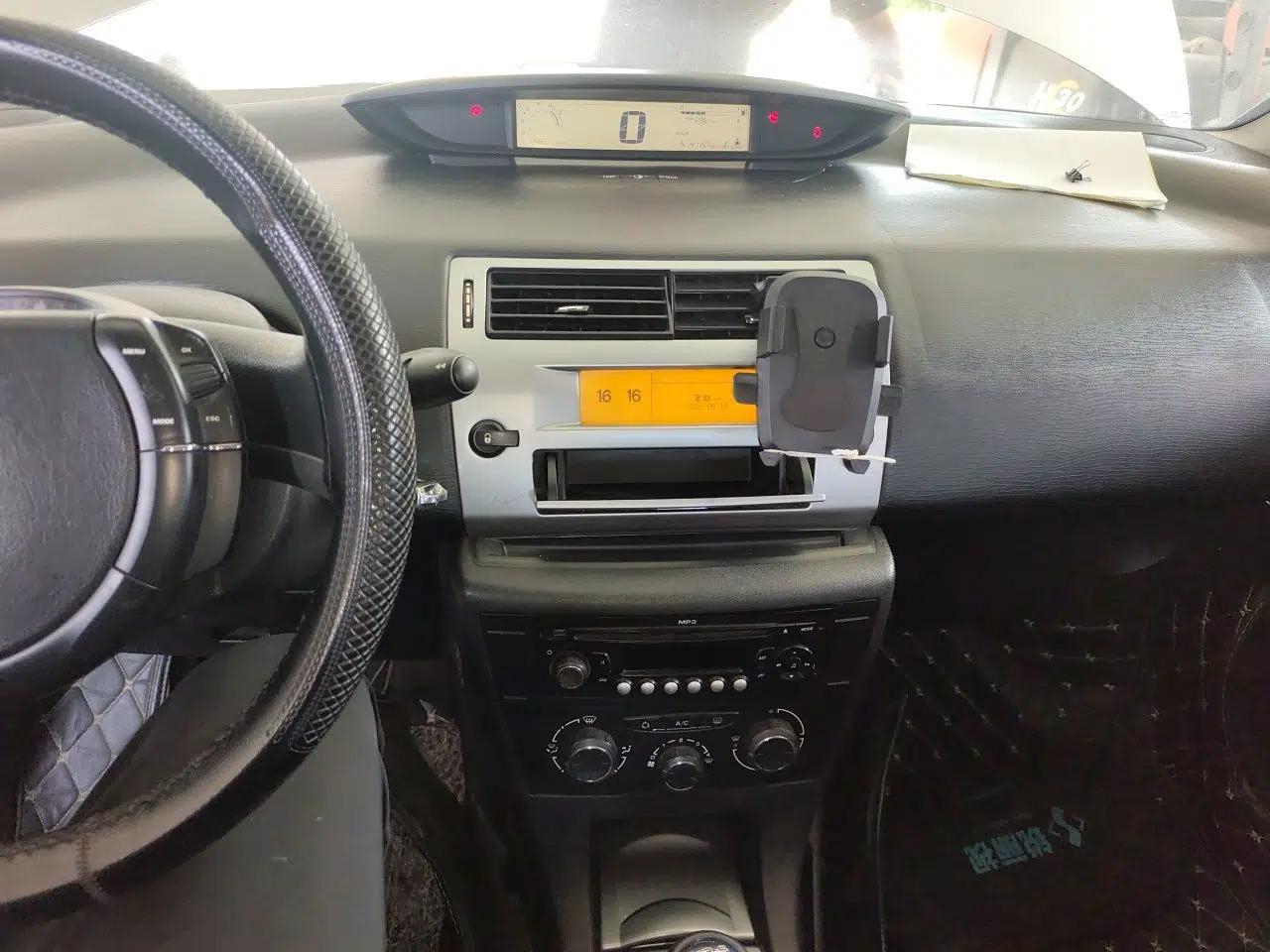 Citroen C-Quatre 2011 Sedan 1.6L Manual Fashion Edition — миниатюра 14