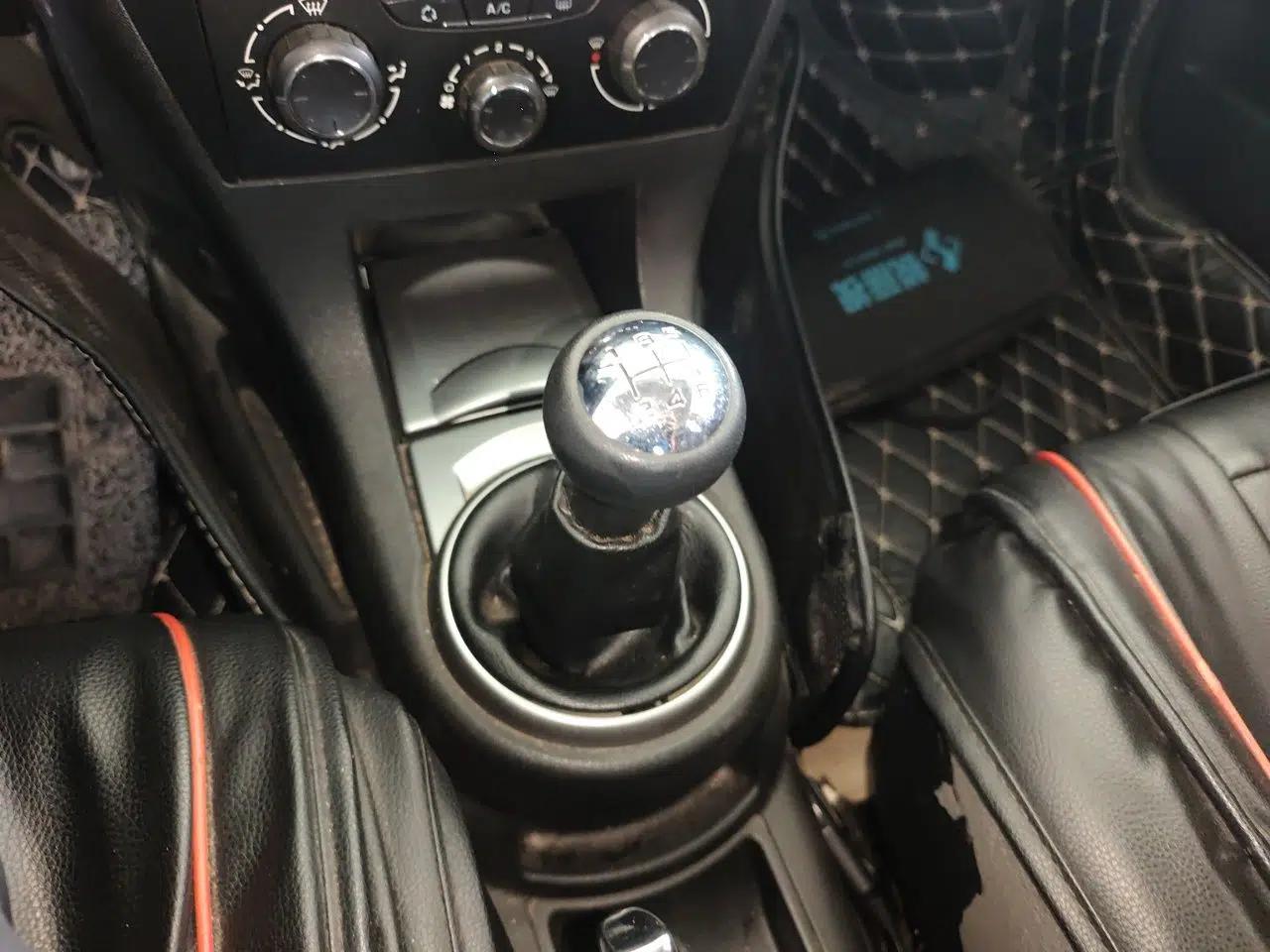 Citroen C-Quatre 2011 Sedan 1.6L Manual Fashion Edition — миниатюра 15