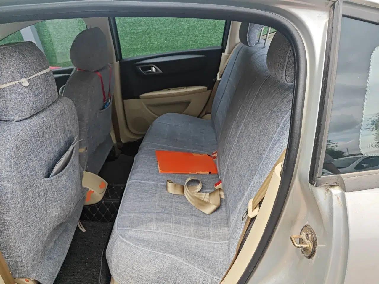 Citroen C-Quatre 2009 Sedan 1.6L Automatic Comfort Model — миниатюра 18