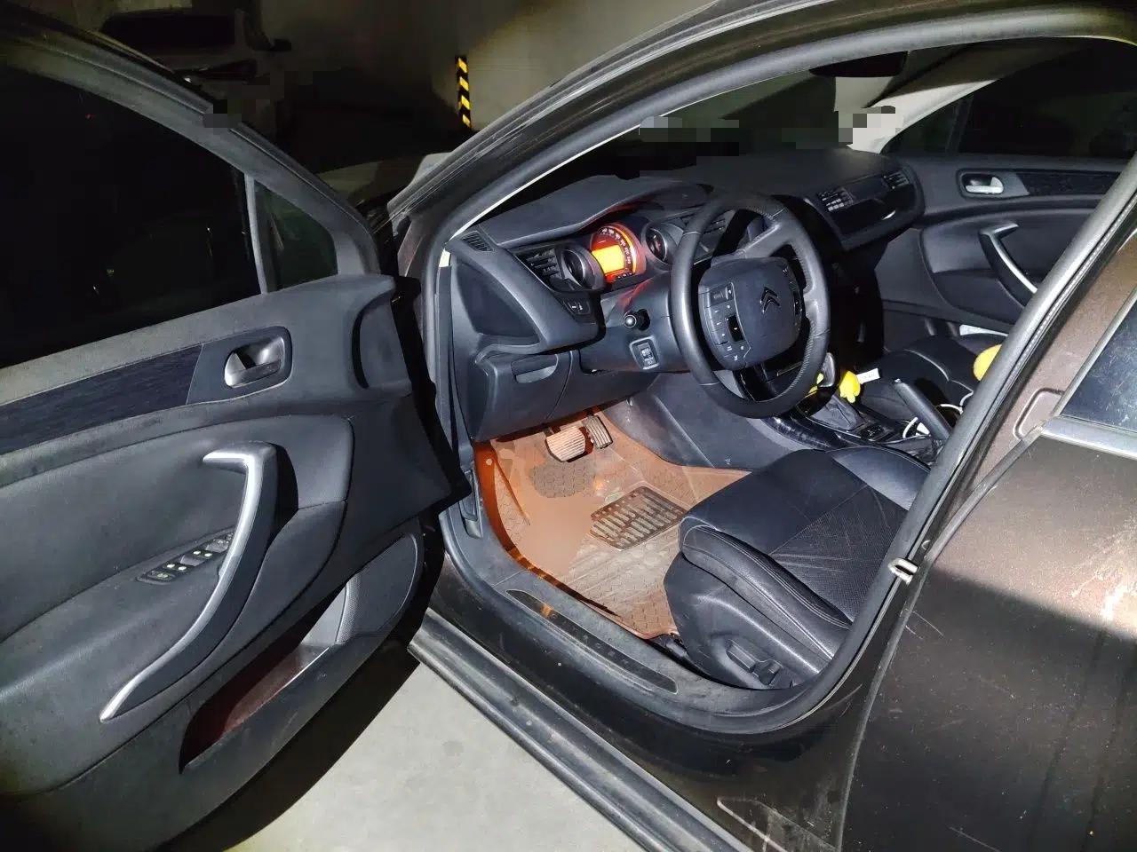 Citroen C5 2013 2.0L Automatic Luxury Model — миниатюра 17