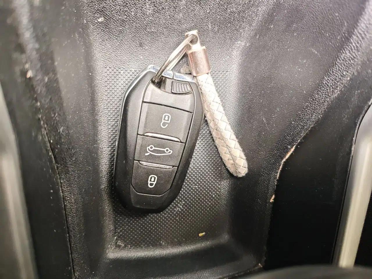 Citroen C3-XR 2015 1.6L Automatic Smart Version — миниатюра 9