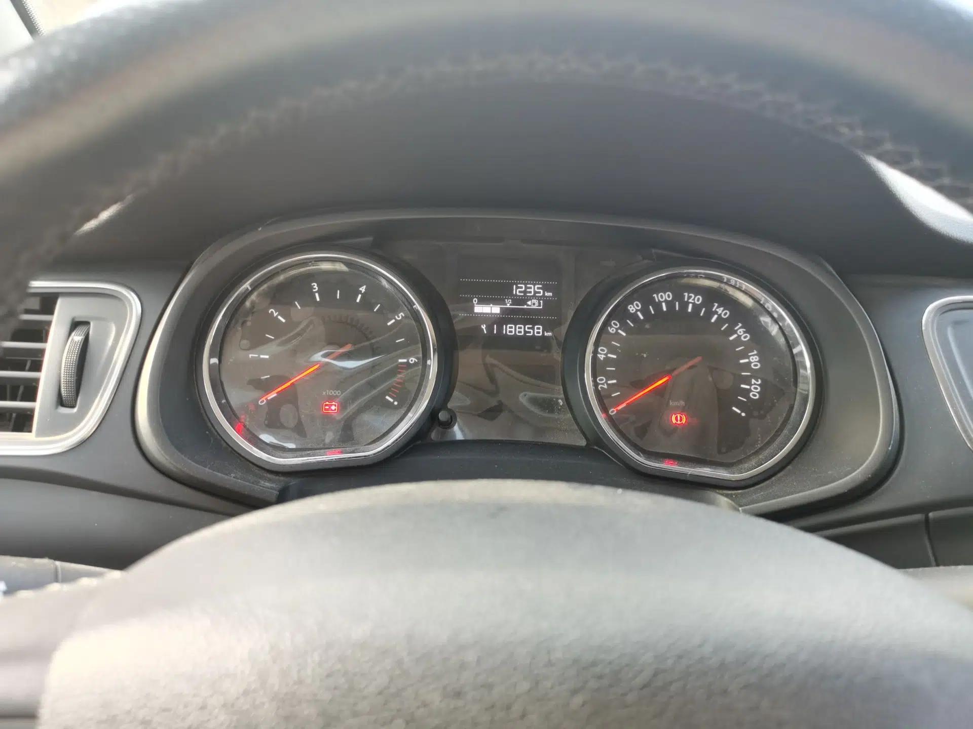 Citroen C3-XR 2015 1.6L Manual Pioneer Model — миниатюра 12