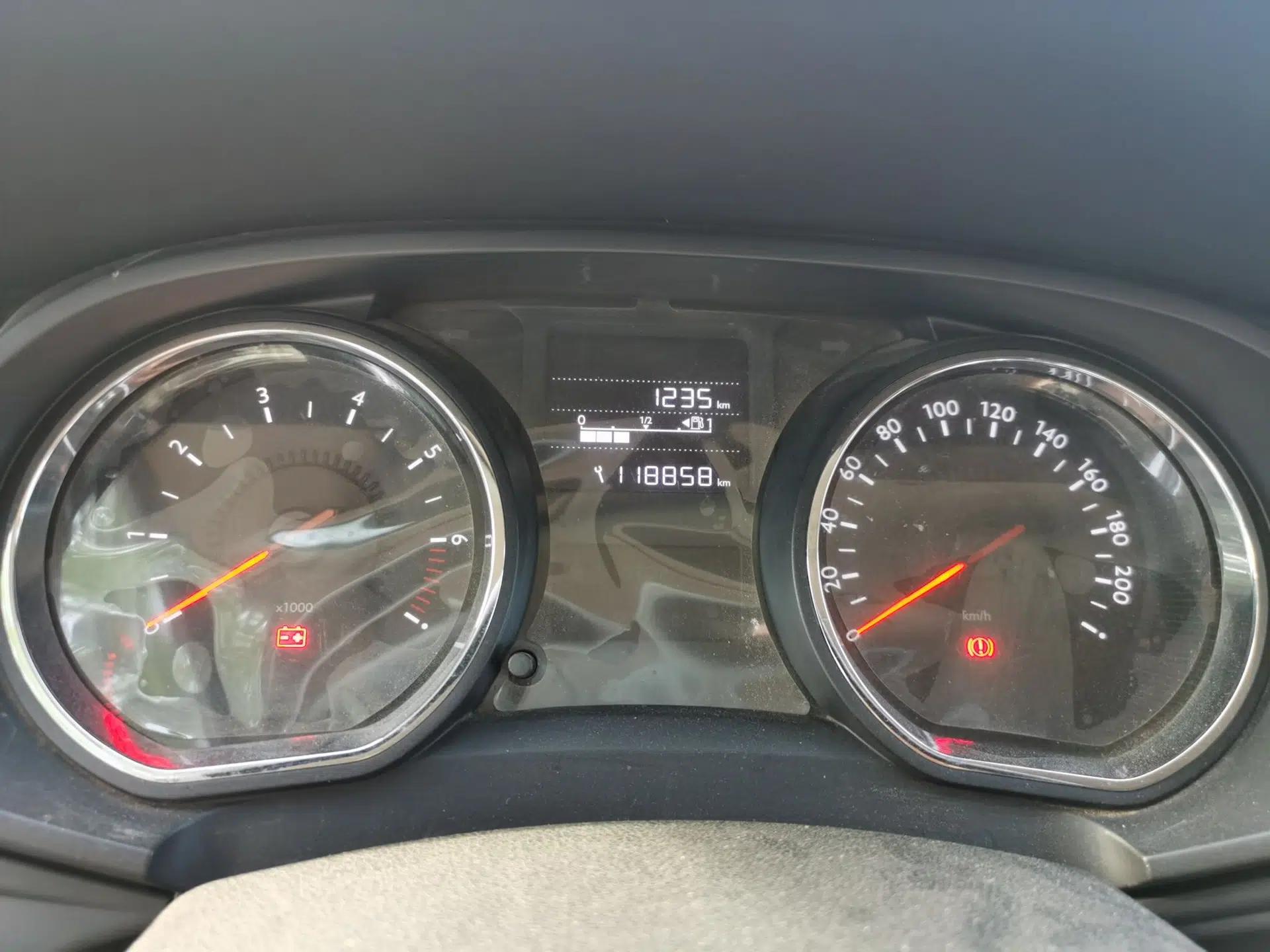 Citroen C3-XR 2015 1.6L Manual Pioneer Model — миниатюра 13