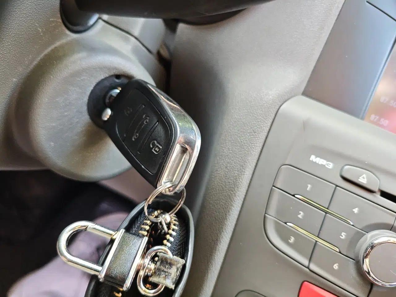 Citroen C4L 2015 1.8L Automatic Leading Edition — миниатюра 9
