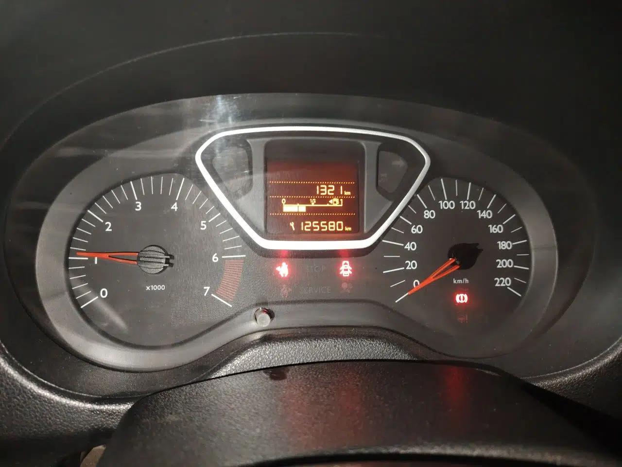 Citroen Elysee 2014 1.6L Manual Comfort Model — миниатюра 13