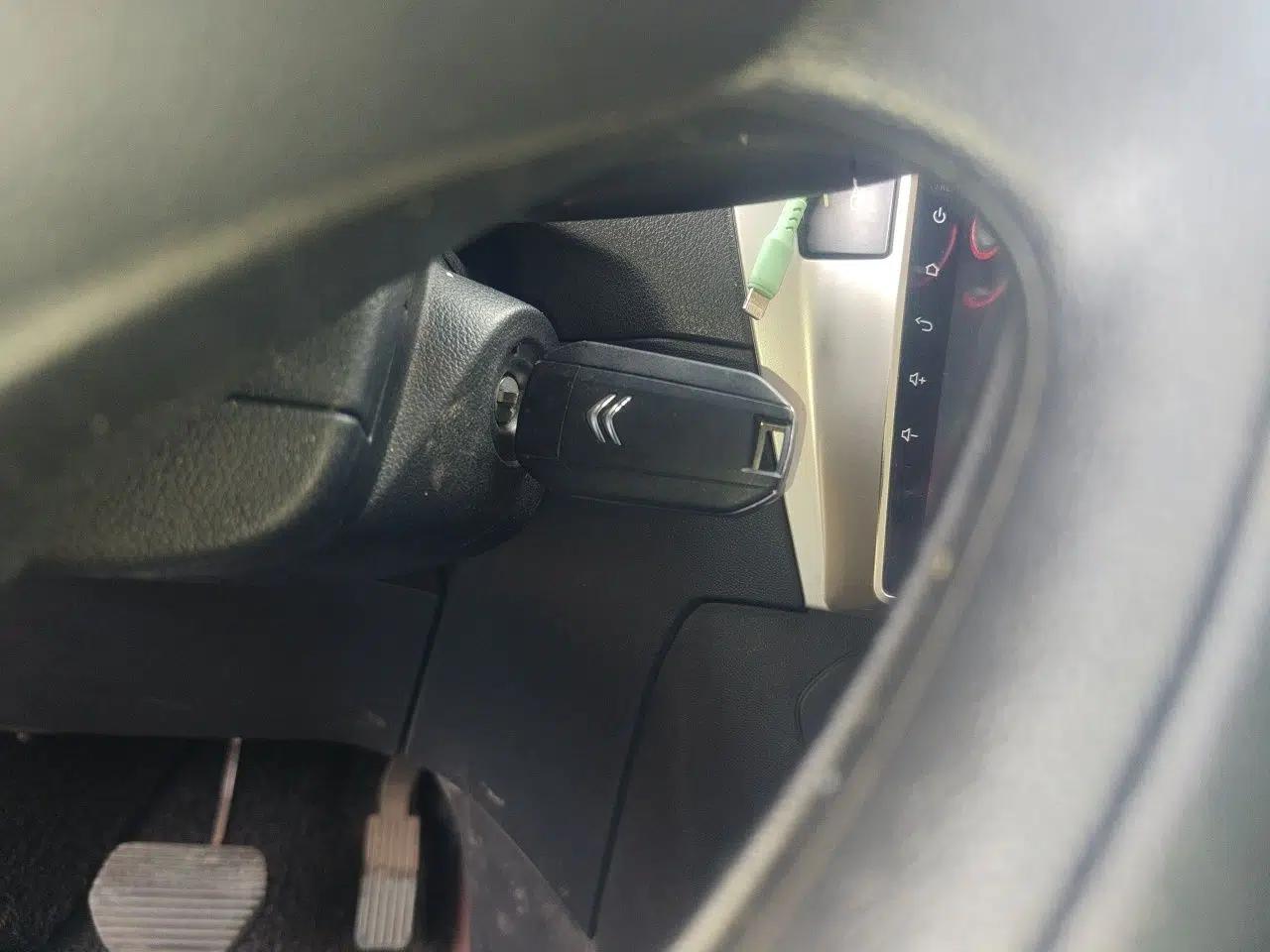 Citroen Elysee 2016 1.6L Automatic Fashion Model — миниатюра 9