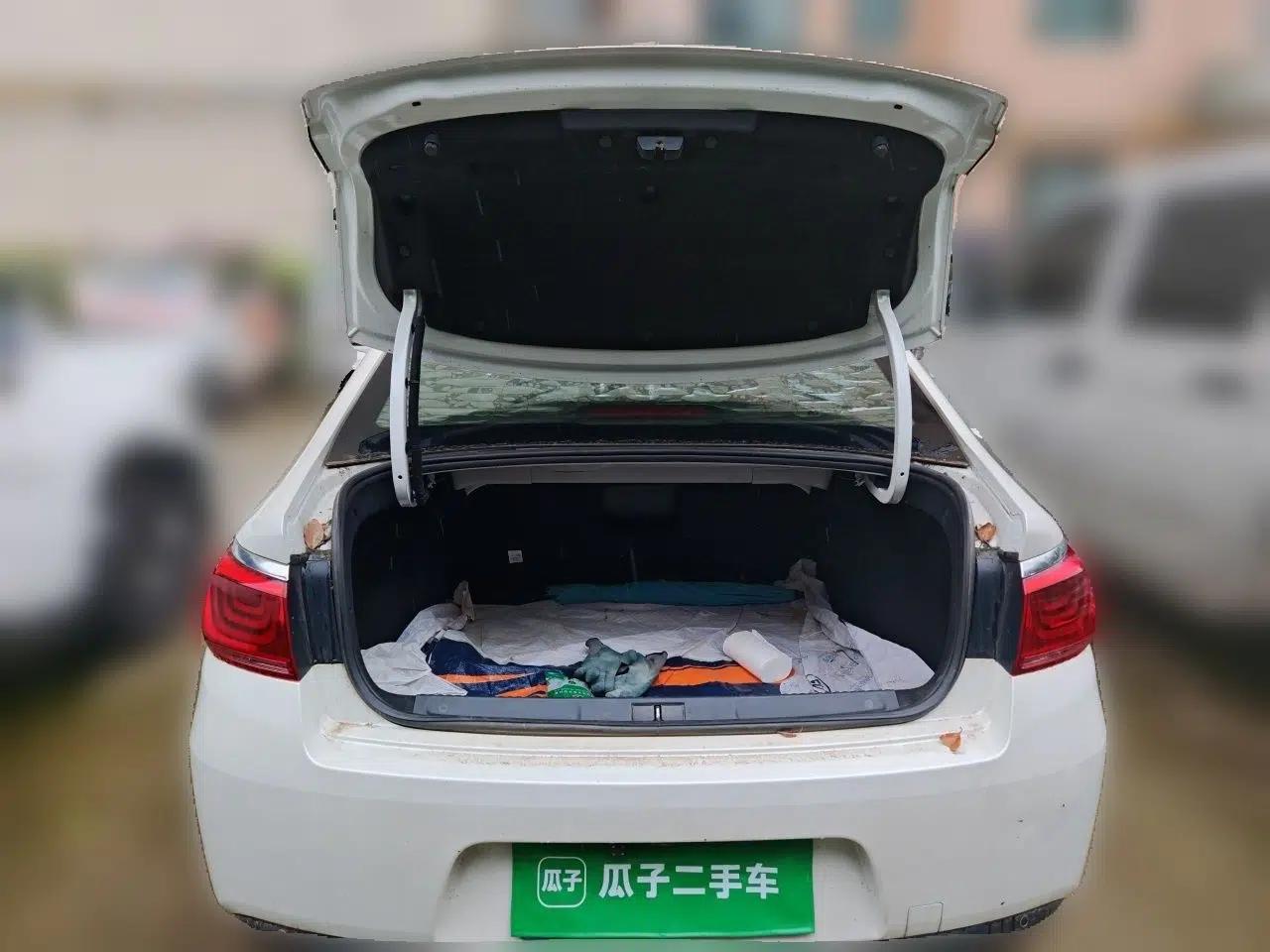 Citroen C4 Sega 2016 Joyful Edition 1.6L Manual Luxury Model — миниатюра 20