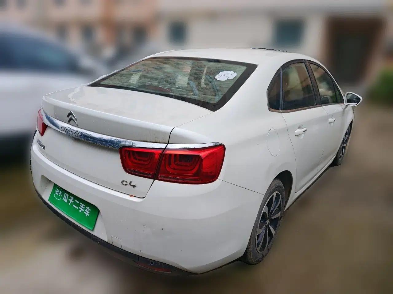 Citroen C4 Sega 2016 Joyful Edition 1.6L Manual Luxury Model — миниатюра 6