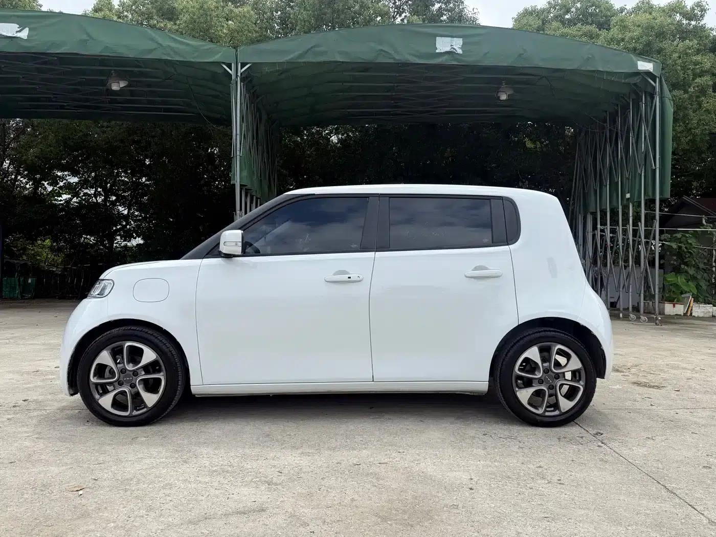 ORA White Cat 2020 Model 305km/h Executive Edition — миниатюра 3