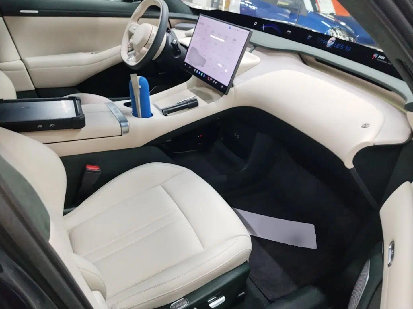 Xiaomi Auto YU7 2025 Ultra-Long Range High-Performance All-Wheel-Drive Max Edition — миниатюра 23