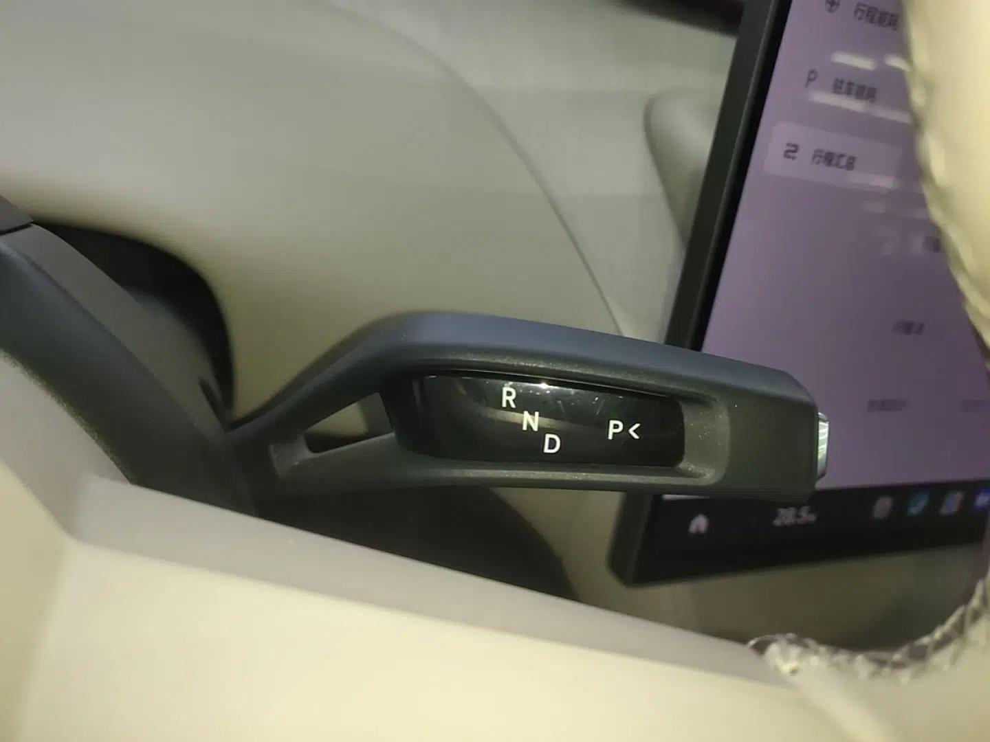 Xiaomi Auto YU7 2025 Ultra-Long Range High-Performance All-Wheel-Drive Max Edition — миниатюра 16