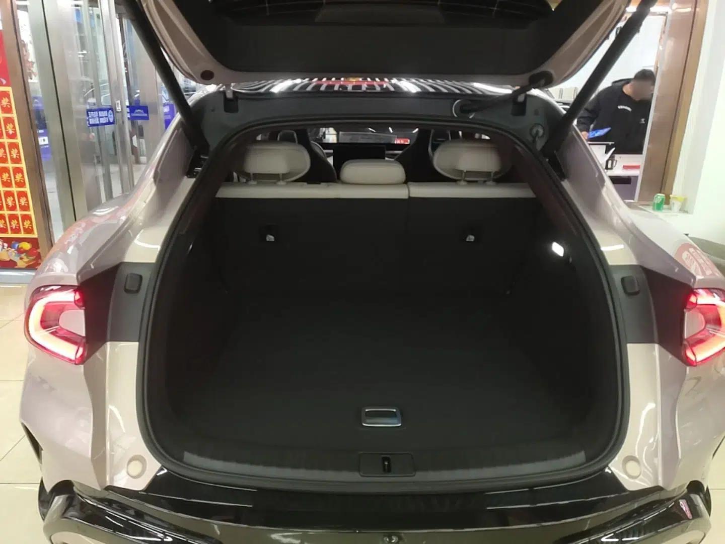 Xiaomi Auto YU7 2025 Ultra-Long Range High-Performance All-Wheel-Drive Max Edition — миниатюра 21