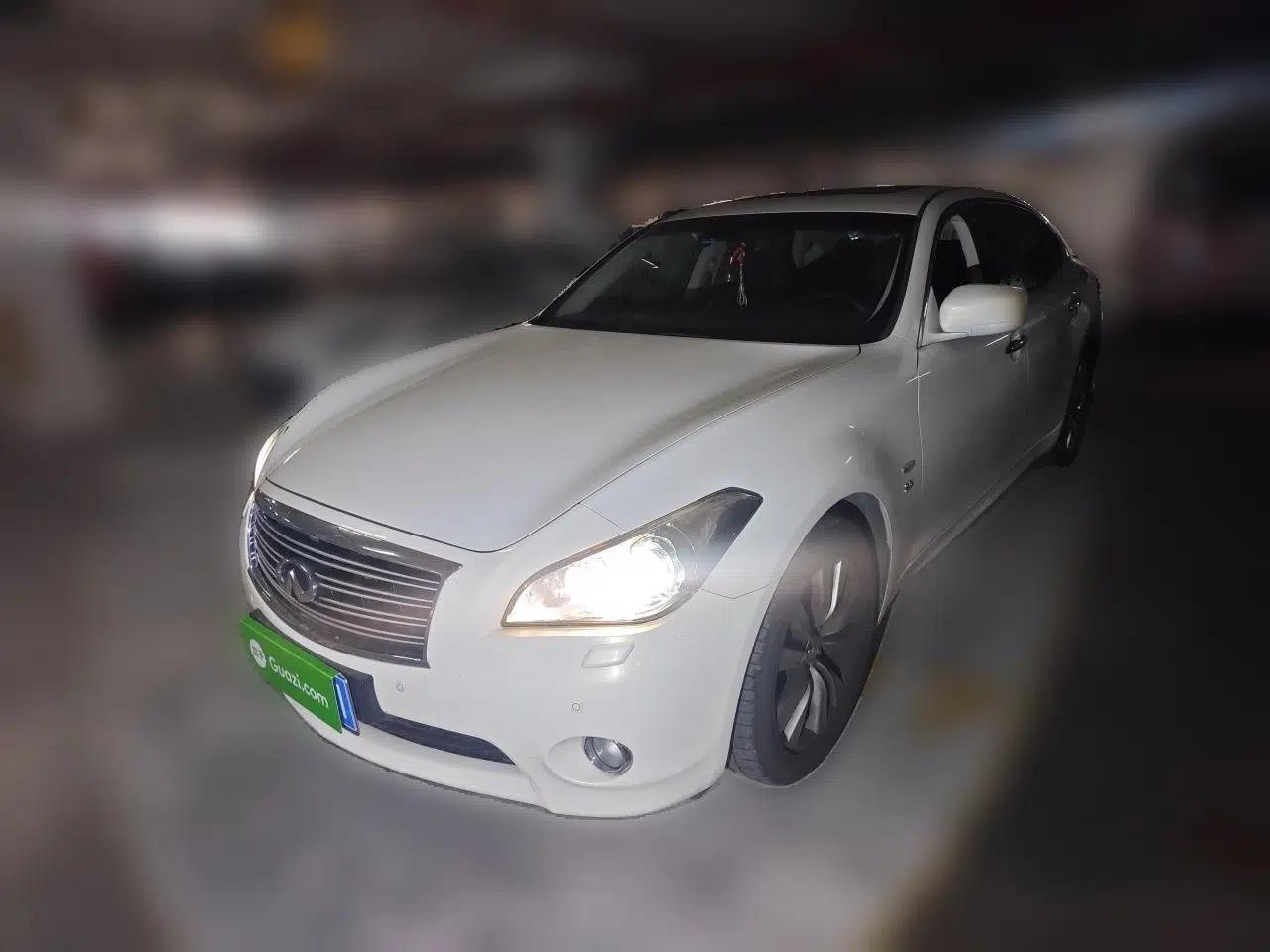 Infiniti Q70 2013 Q70L 2.5L Elegance Edition — миниатюра 1