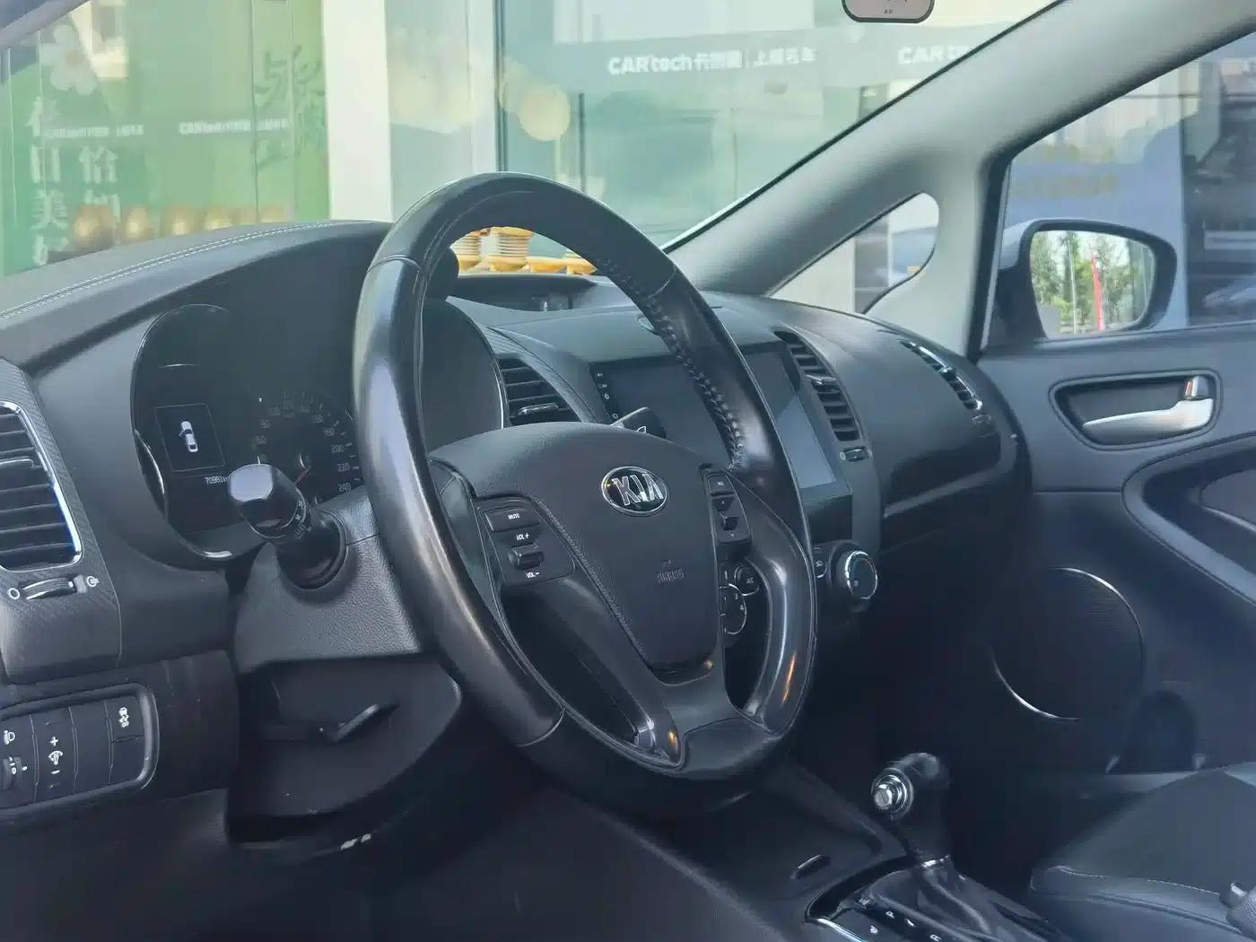 Kia K3 2017 1.6L Automatic 15th Anniversary Special Edition GLS — миниатюра 12