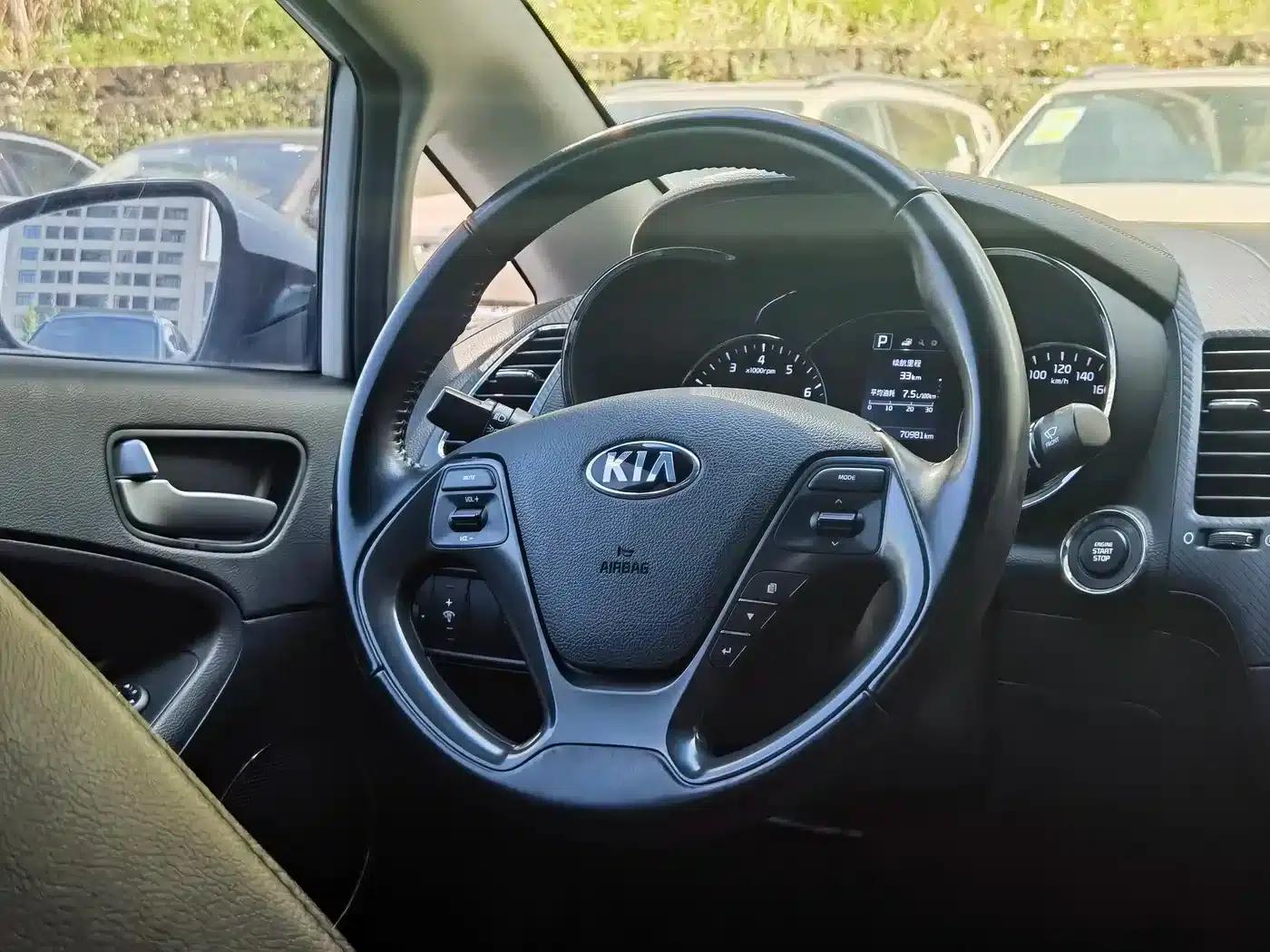 Kia K3 2017 1.6L Automatic 15th Anniversary Special Edition GLS — миниатюра 17