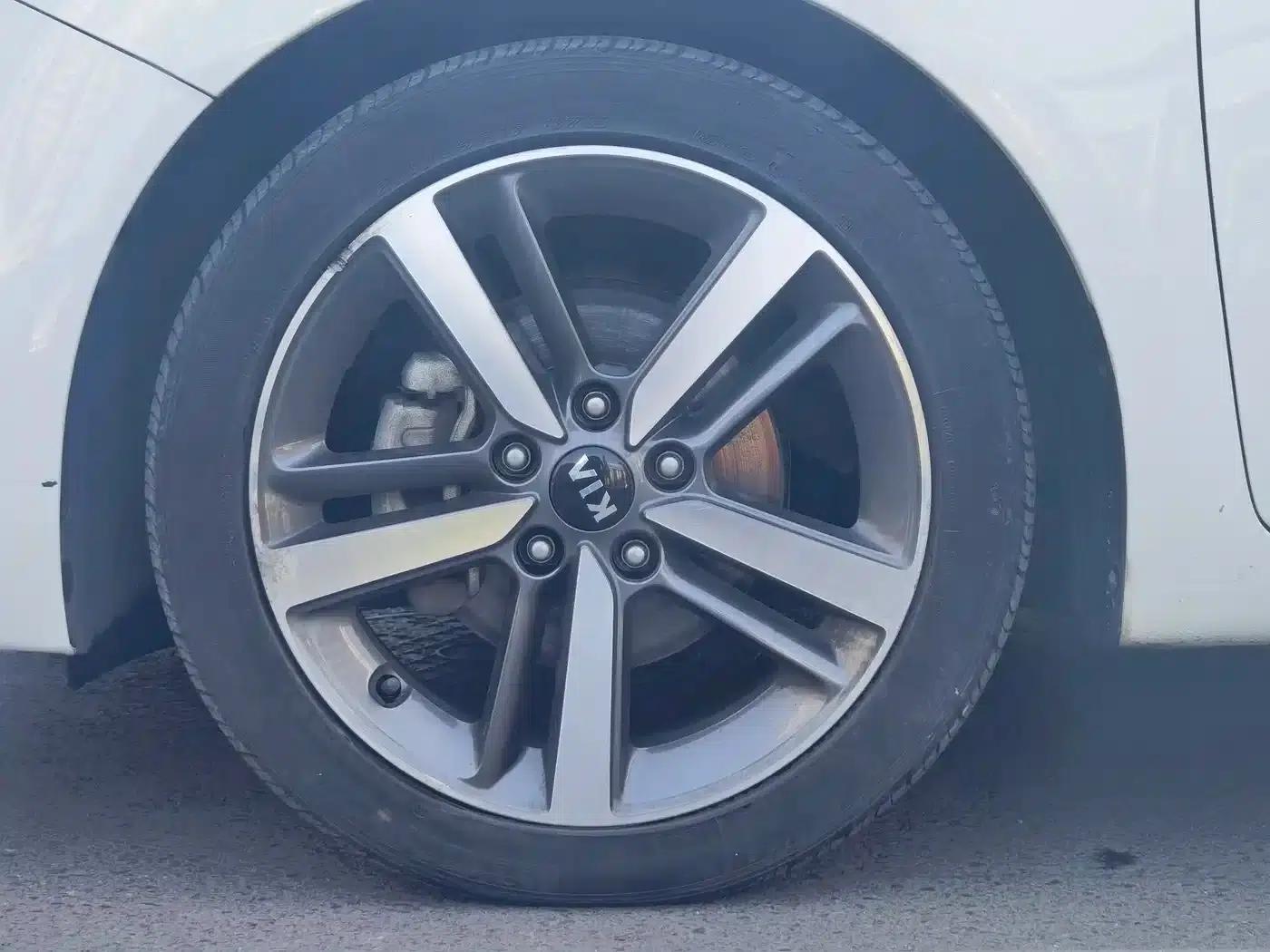 Kia K3 2017 1.6L Automatic 15th Anniversary Special Edition GLS — миниатюра 5