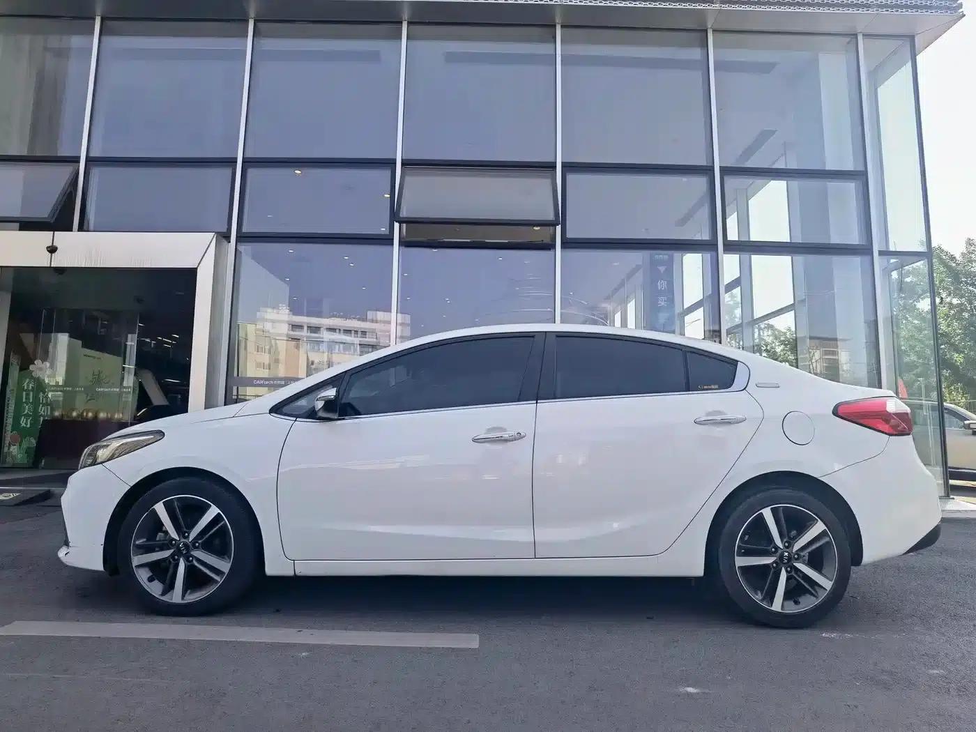 Kia K3 2017 1.6L Automatic 15th Anniversary Special Edition GLS — миниатюра 8