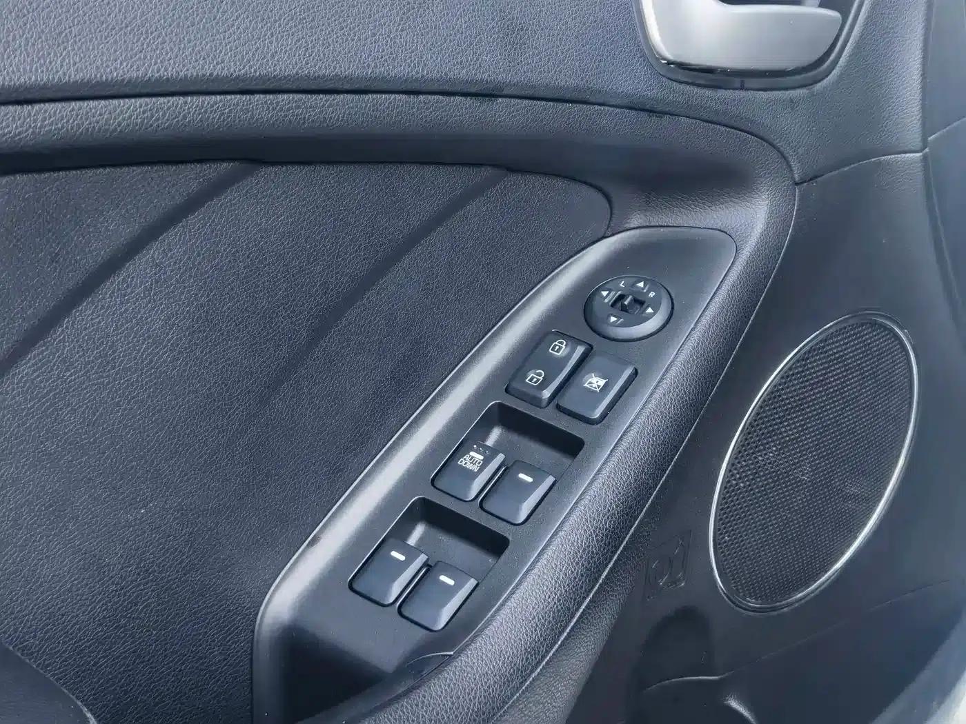 Kia K3 2017 1.6L Automatic 15th Anniversary Special Edition GLS — миниатюра 10