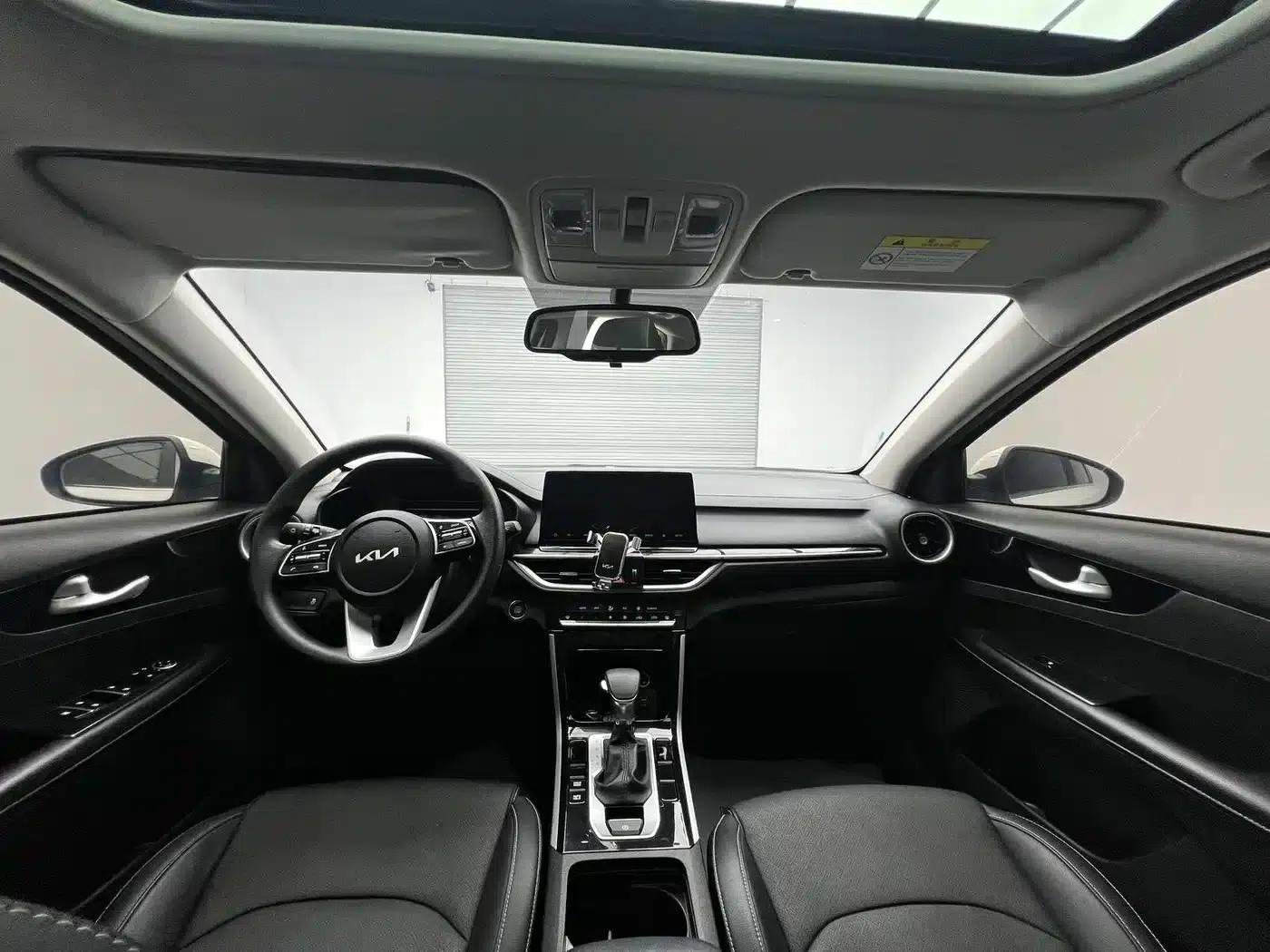 Kia K3 2021 1.5L CVT Fashion Edition — миниатюра 13