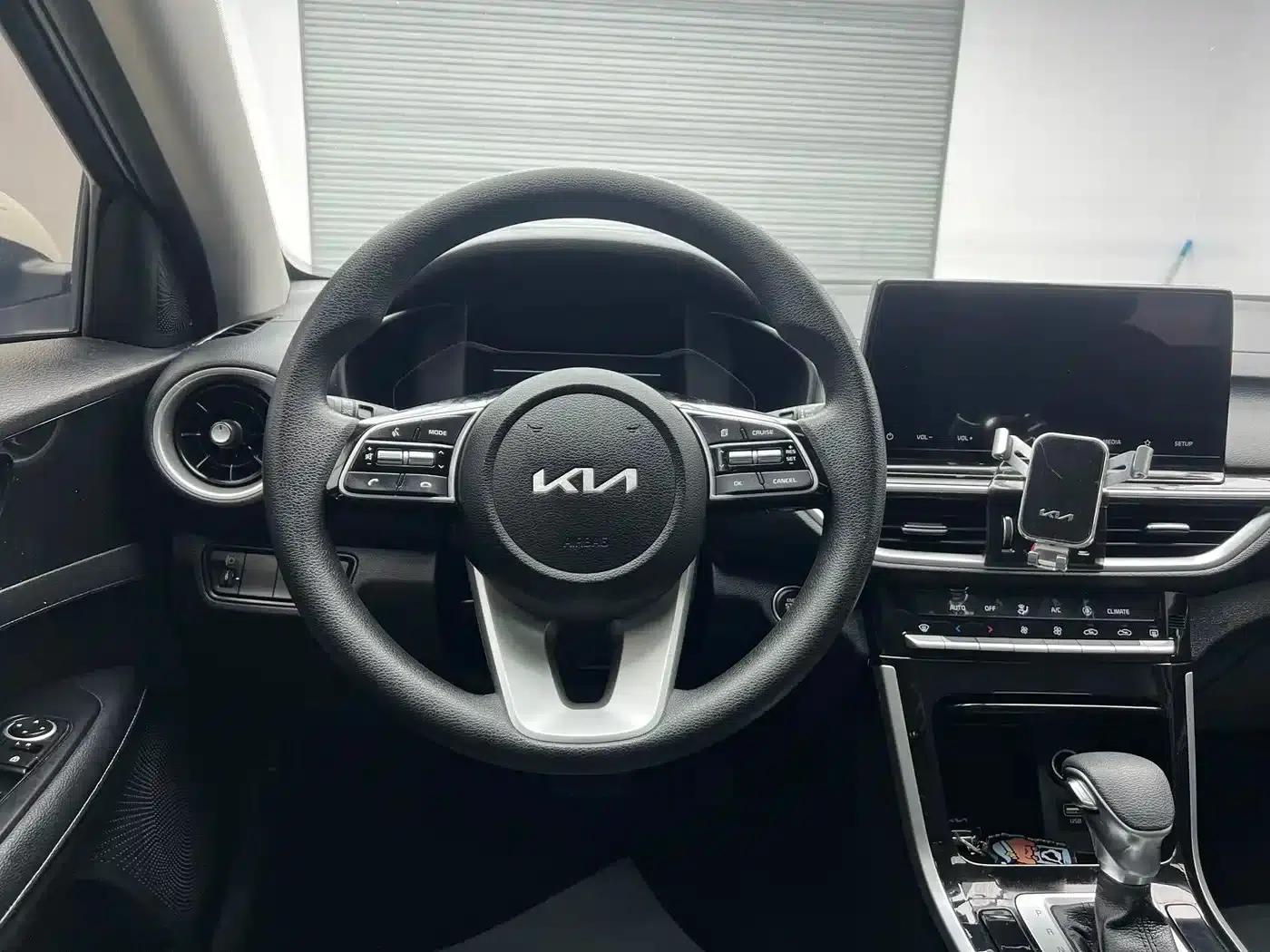 Kia K3 2021 1.5L CVT Fashion Edition — миниатюра 14