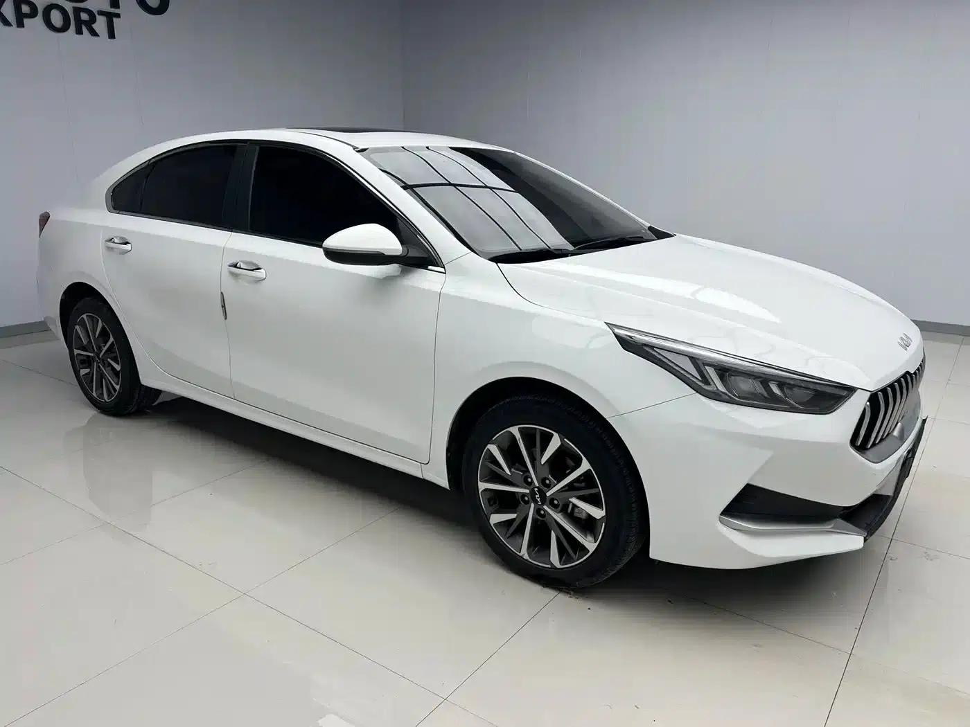 Kia K3 2021 1.5L CVT Fashion Edition — миниатюра 3