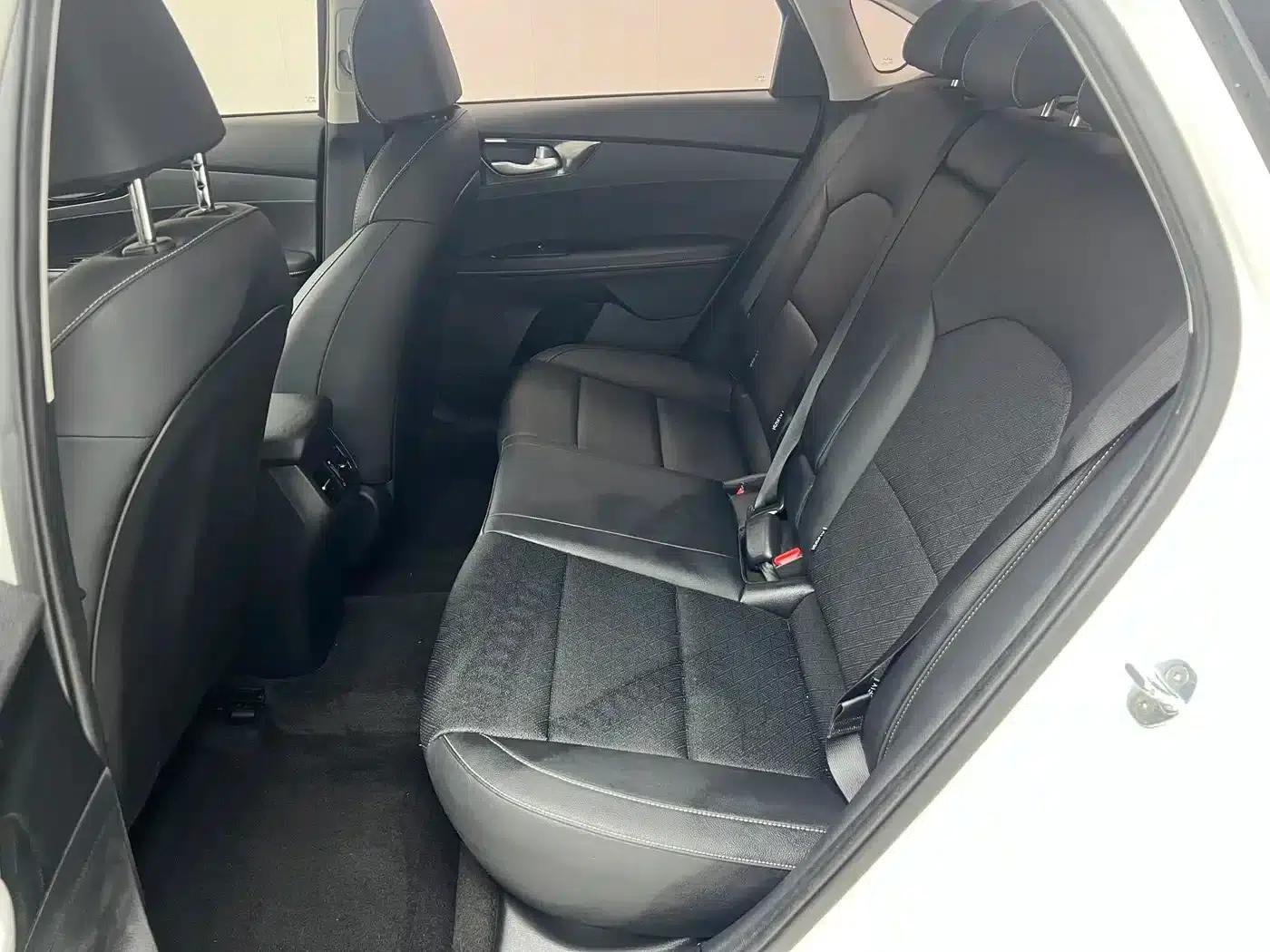 Kia K3 2021 1.5L CVT Fashion Edition — миниатюра 8