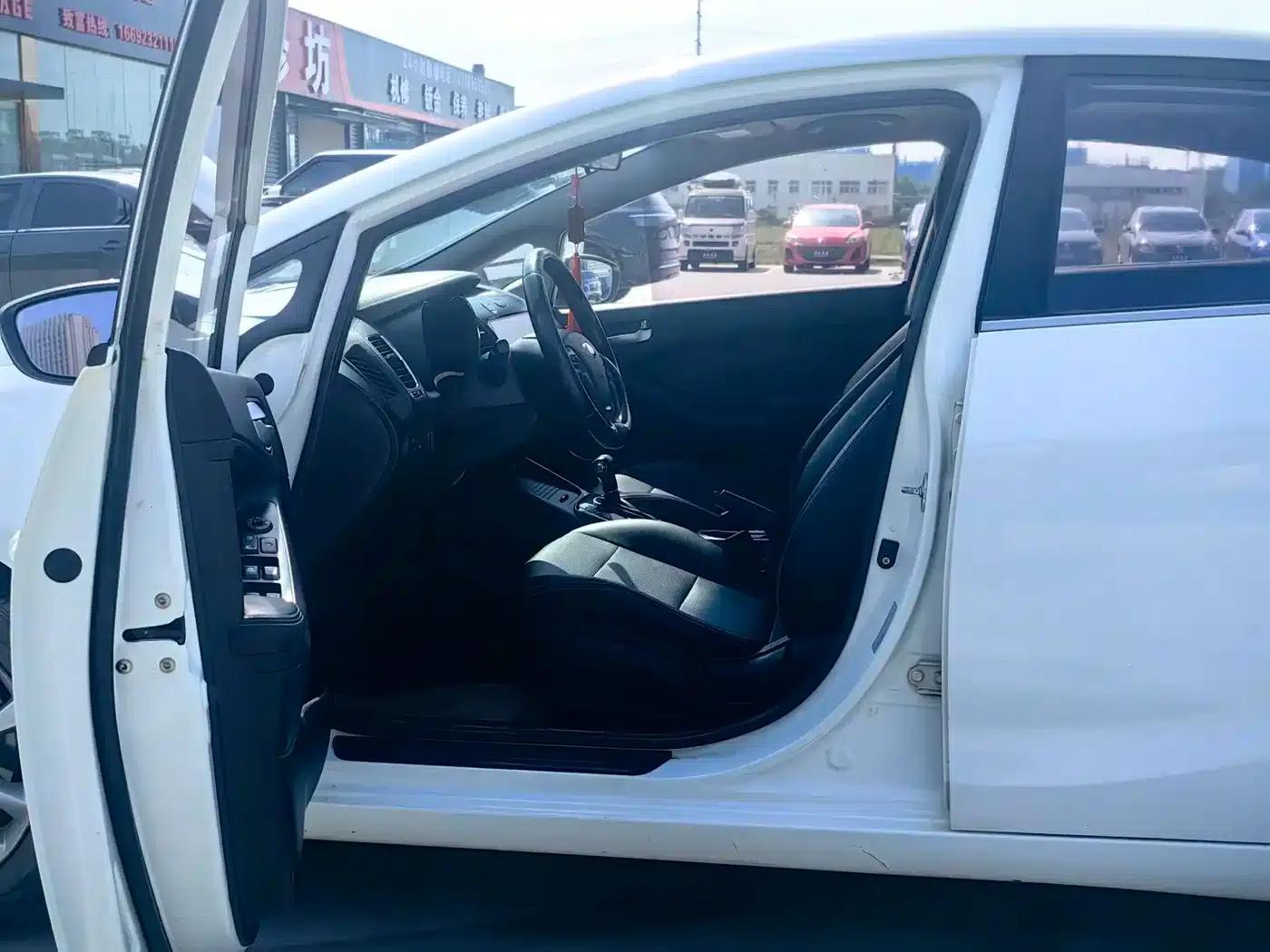 Kia K3 2016 1.6L Automatic GLS — миниатюра 9