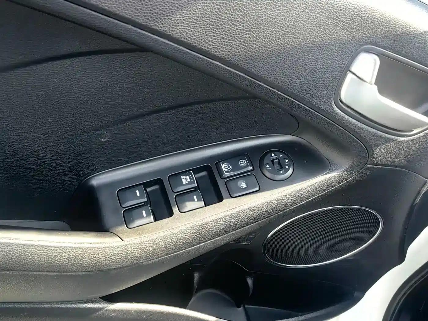 Kia K3 2016 1.6L Automatic GLS — миниатюра 10