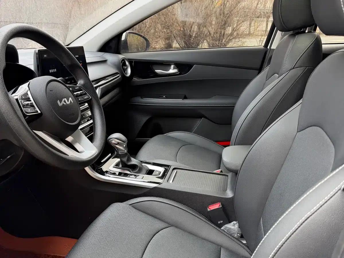 Kia K3 2021 1.5L CVT Fashion Edition — миниатюра 7