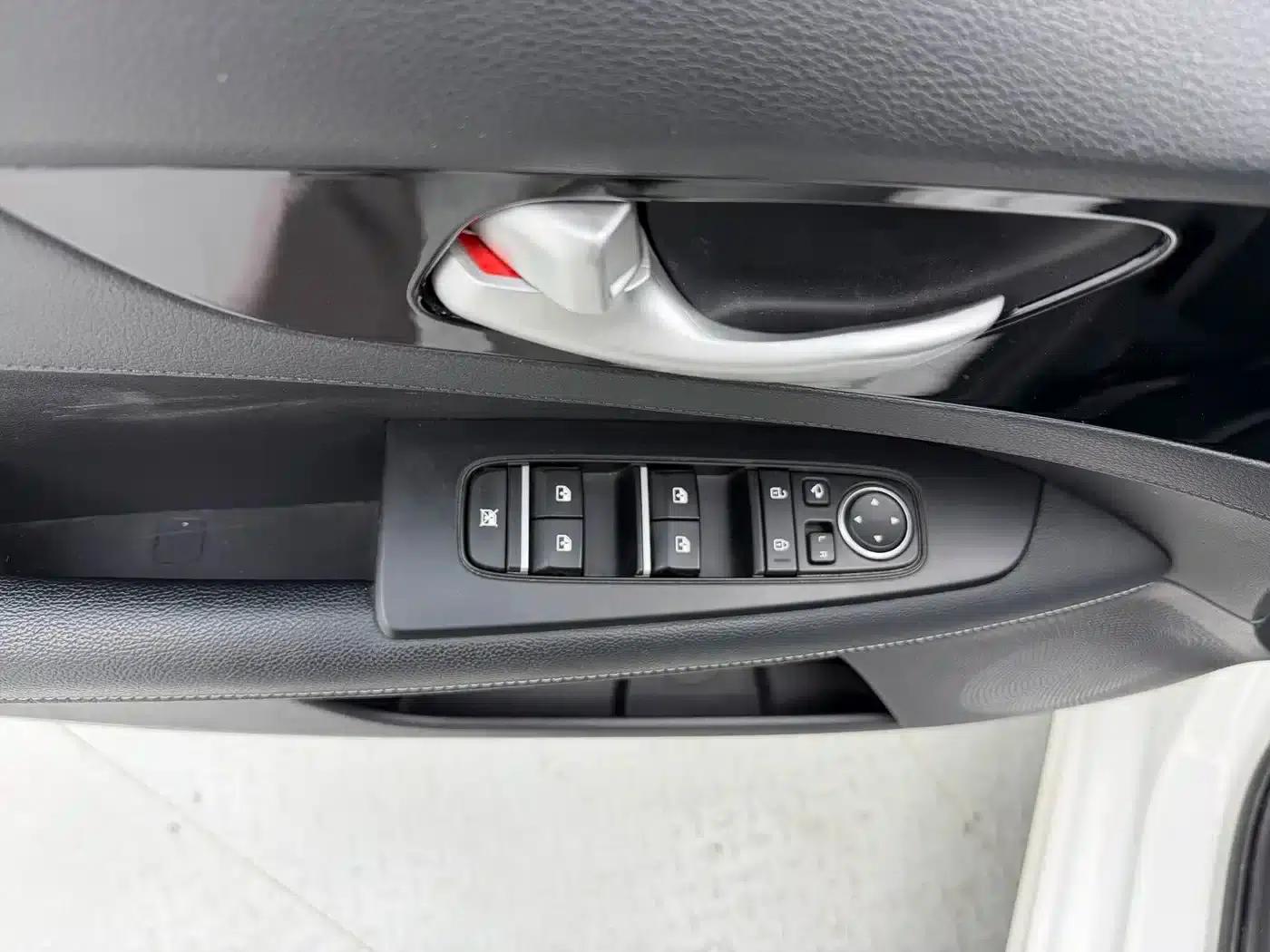 Kia K3 2021 Facelift 1.5L CVT Fashion Edition — миниатюра 11