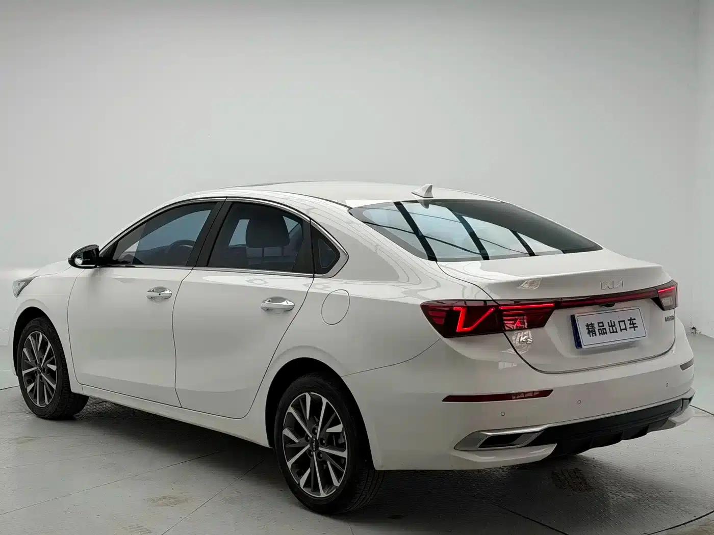 Kia K3 2021 Facelift 1.5L CVT Fashion Edition — миниатюра 6