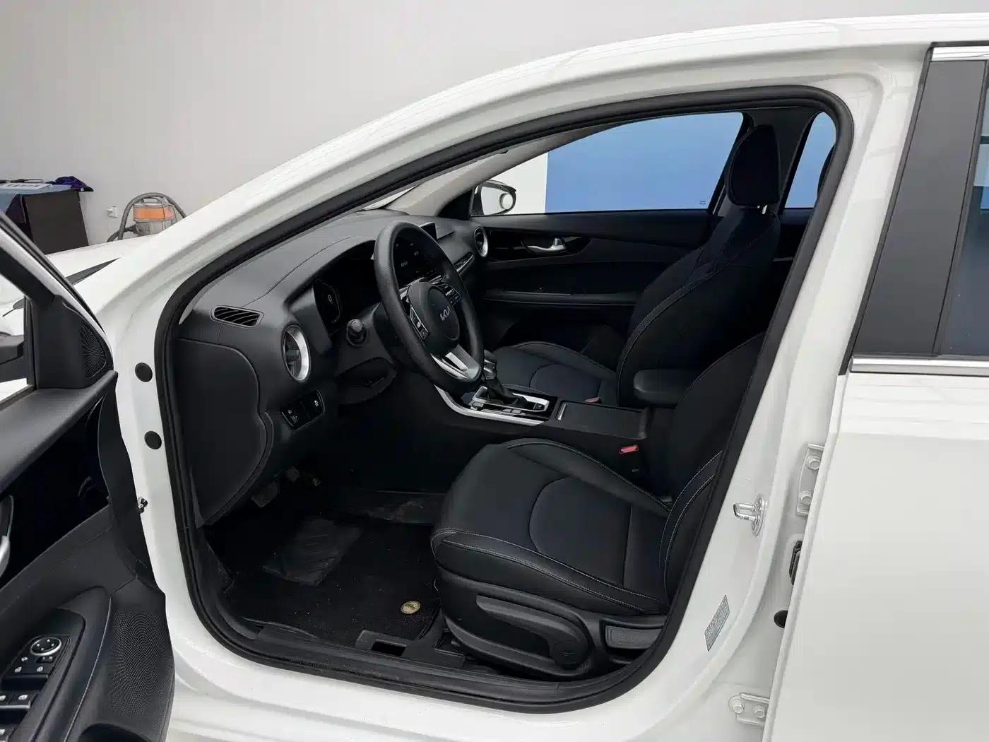 Kia K3 2021 Facelift 1.5L CVT Fashion Edition — миниатюра 7
