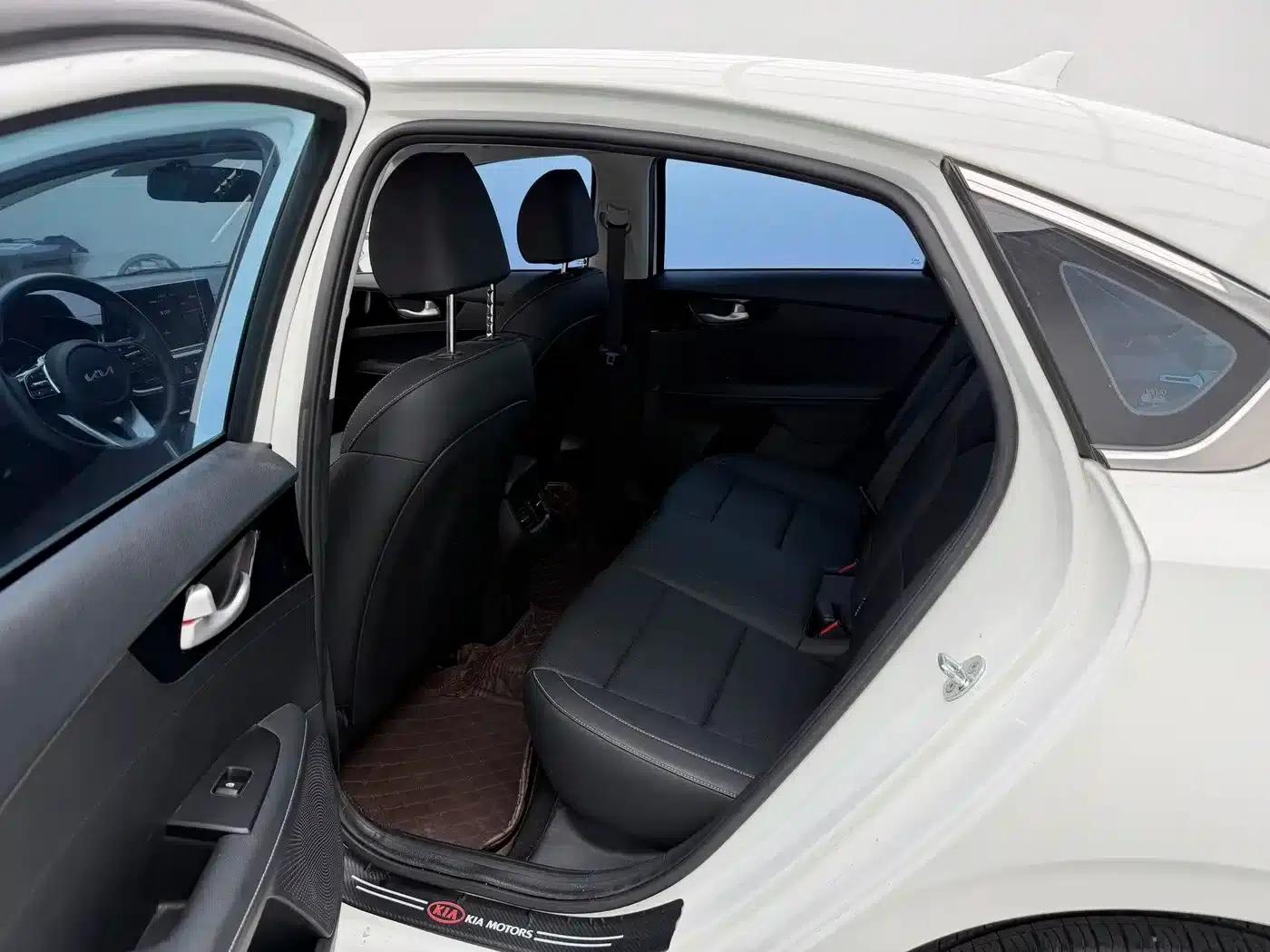 Kia K3 2021 Facelift 1.5L CVT Fashion Edition — миниатюра 8