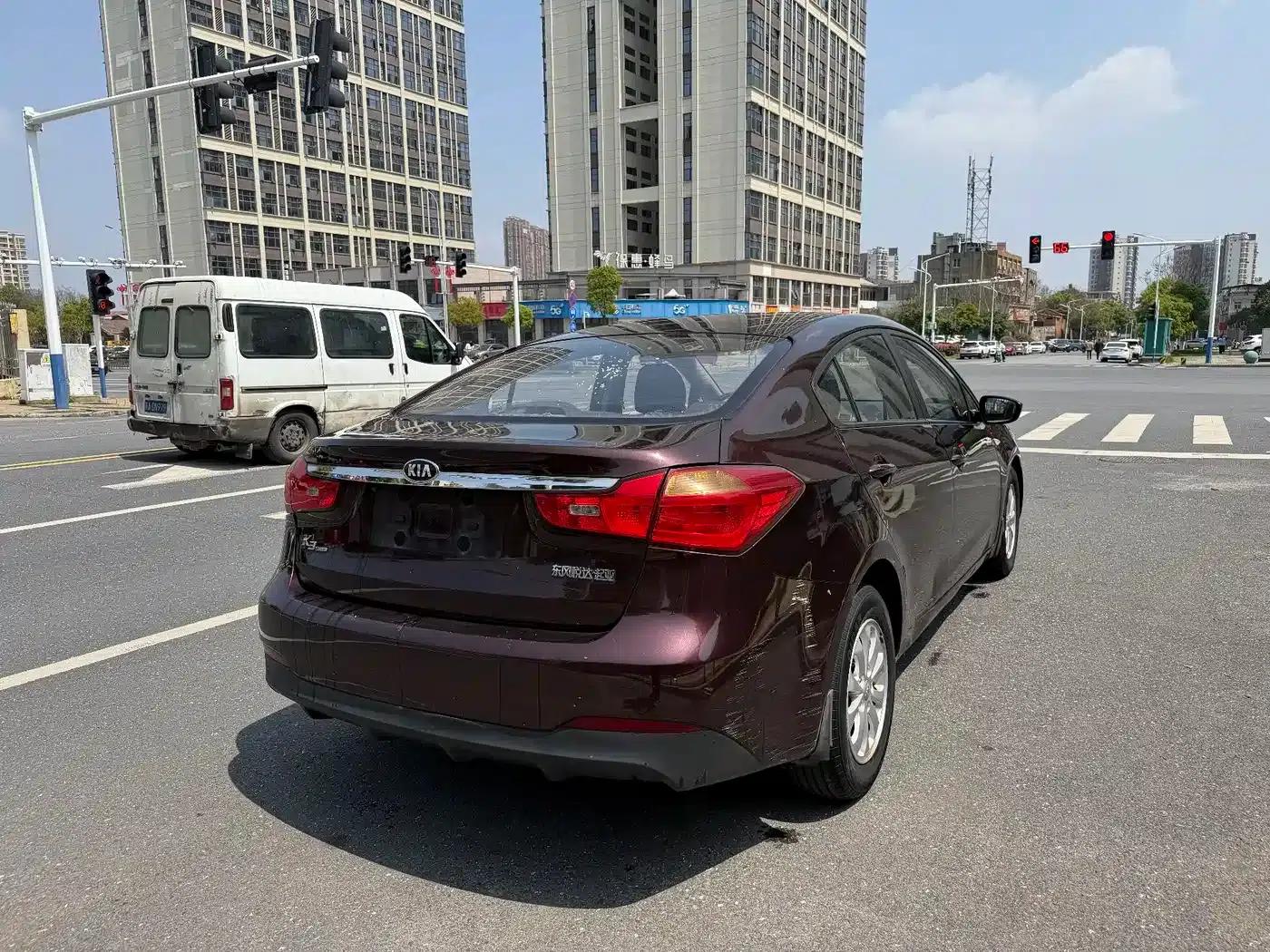 Kia K3 2015 1.6L Manual GL — миниатюра 3