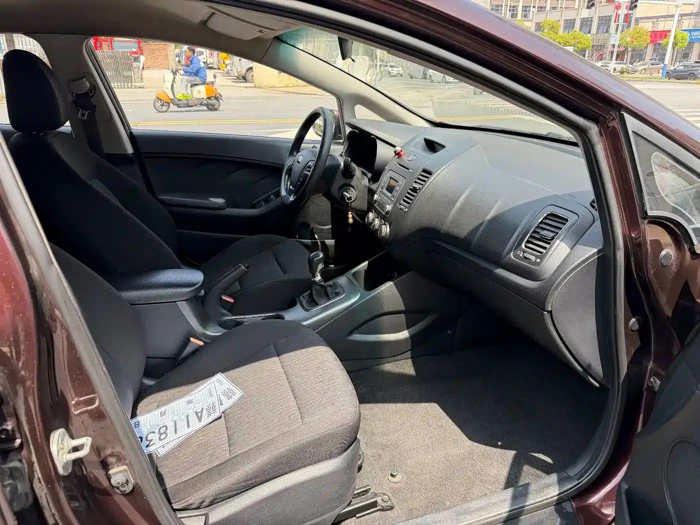 Kia K3 2015 1.6L Manual GL — миниатюра 8