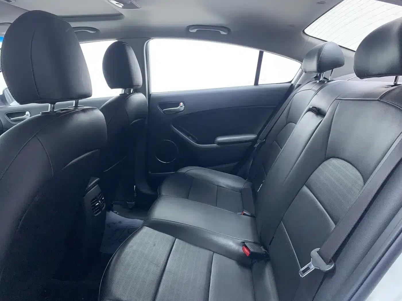 Kia K3 2017 1.6L Automatic 15th Anniversary Special Edition GLS — миниатюра 9