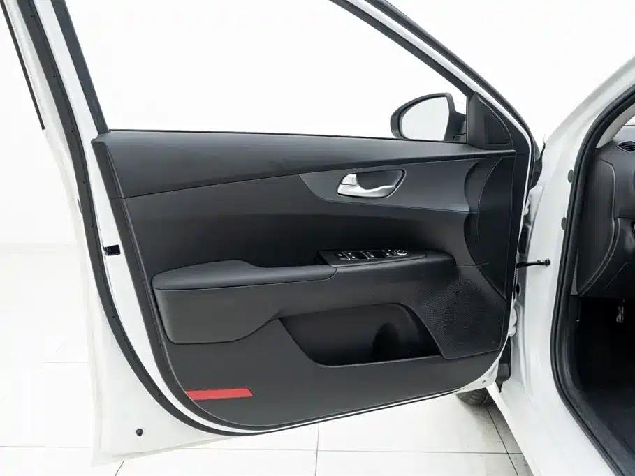 Kia K3 2024 1.5L CVT Comfort Edition — миниатюра 13