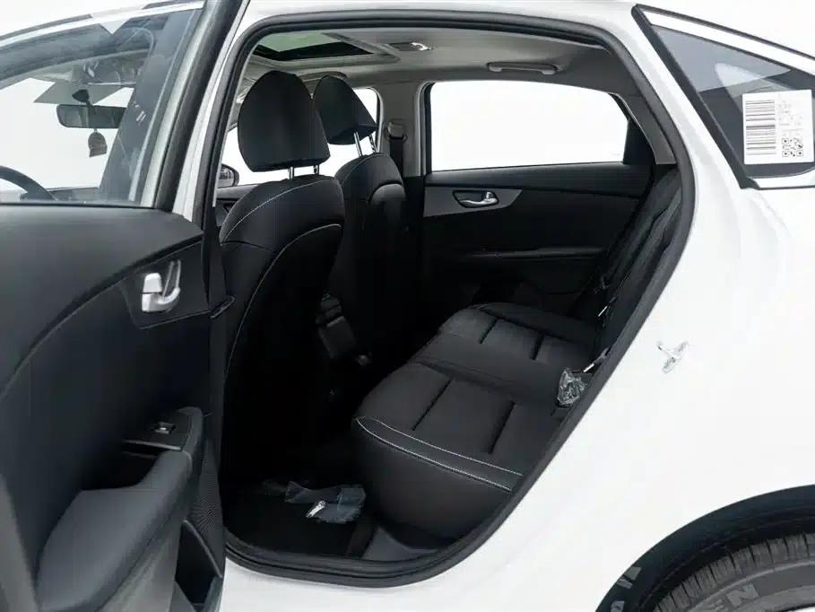 Kia K3 2024 1.5L CVT Comfort Edition — миниатюра 16