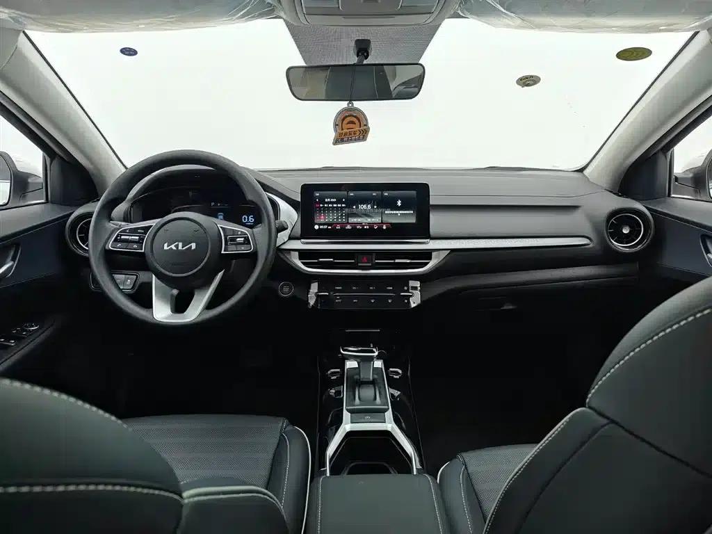 Kia K3 2024 1.5L CVT Comfort Edition — миниатюра 17