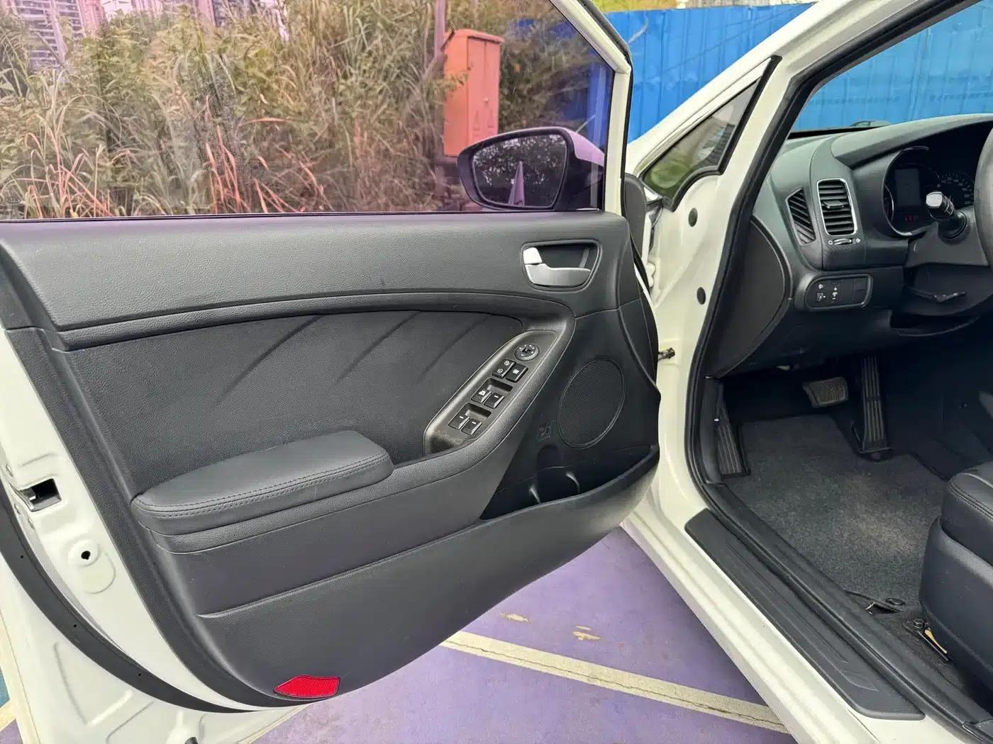 Kia K3 2015 1.6L Automatic GL — миниатюра 9