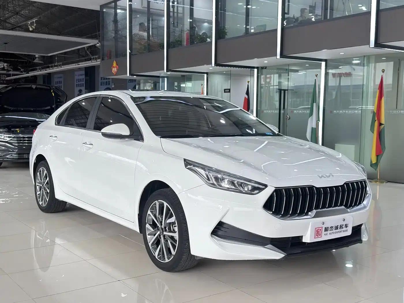 Kia K3 2021 1.5L CVT Fashion Edition — миниатюра 3