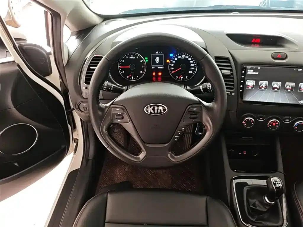 Kia K3 2016 1.6L Manual GLS — миниатюра 11