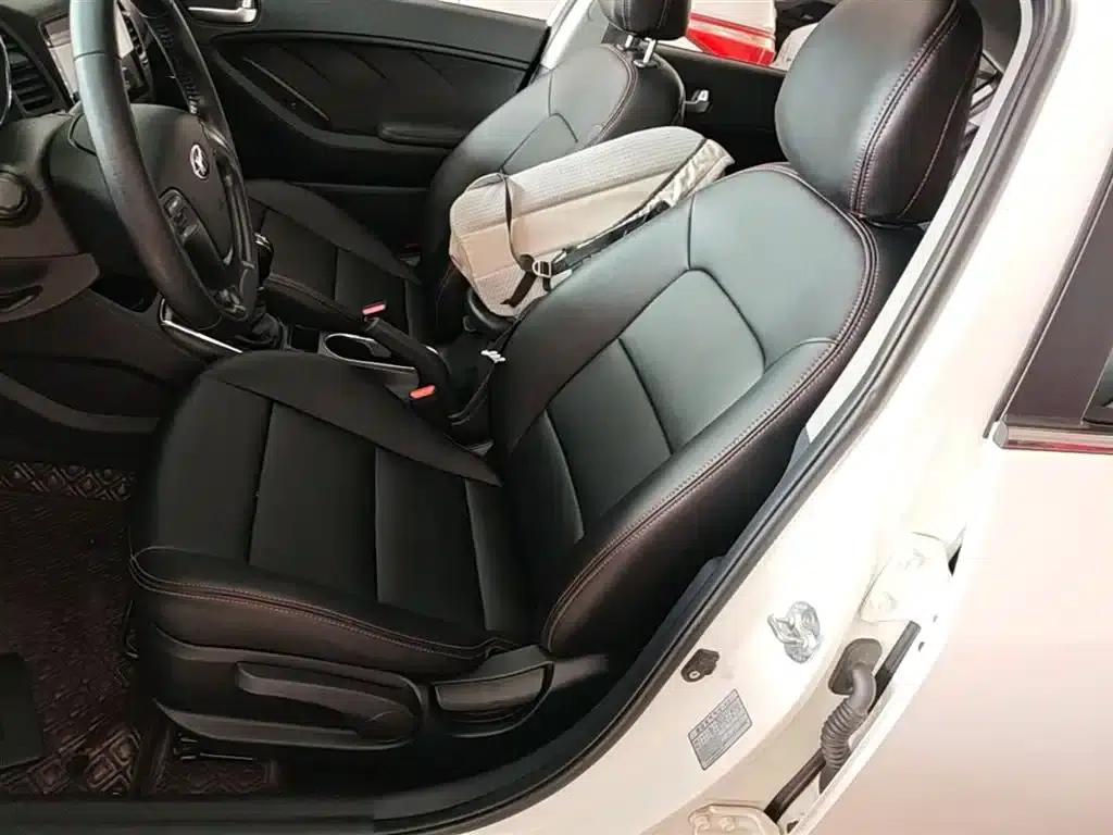 Kia K3 2016 1.6L Manual GLS — миниатюра 15