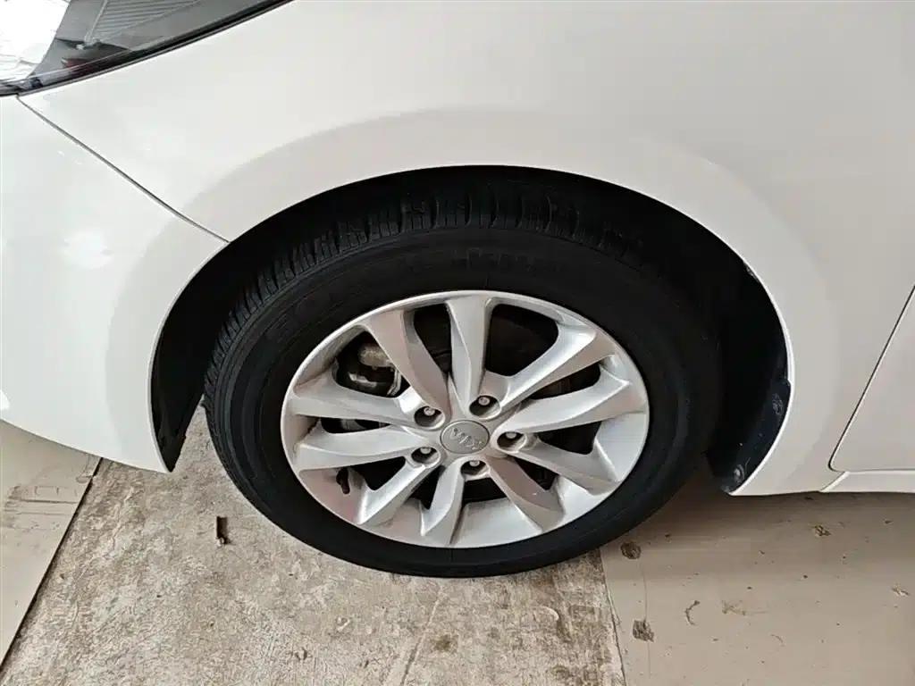Kia K3 2016 1.6L Manual GLS — миниатюра 23