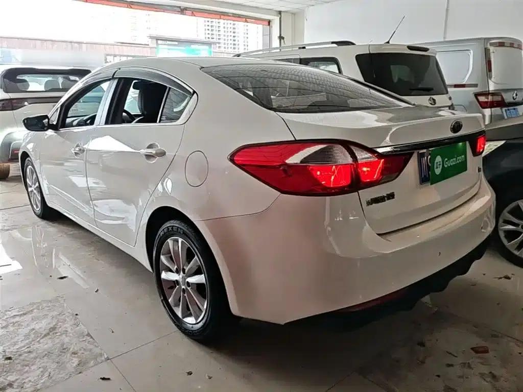 Kia K3 2016 1.6L Manual GLS — миниатюра 5