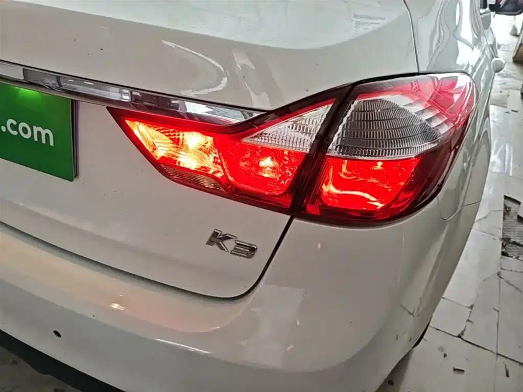 Kia K3 2016 1.6L Manual GLS — миниатюра 8