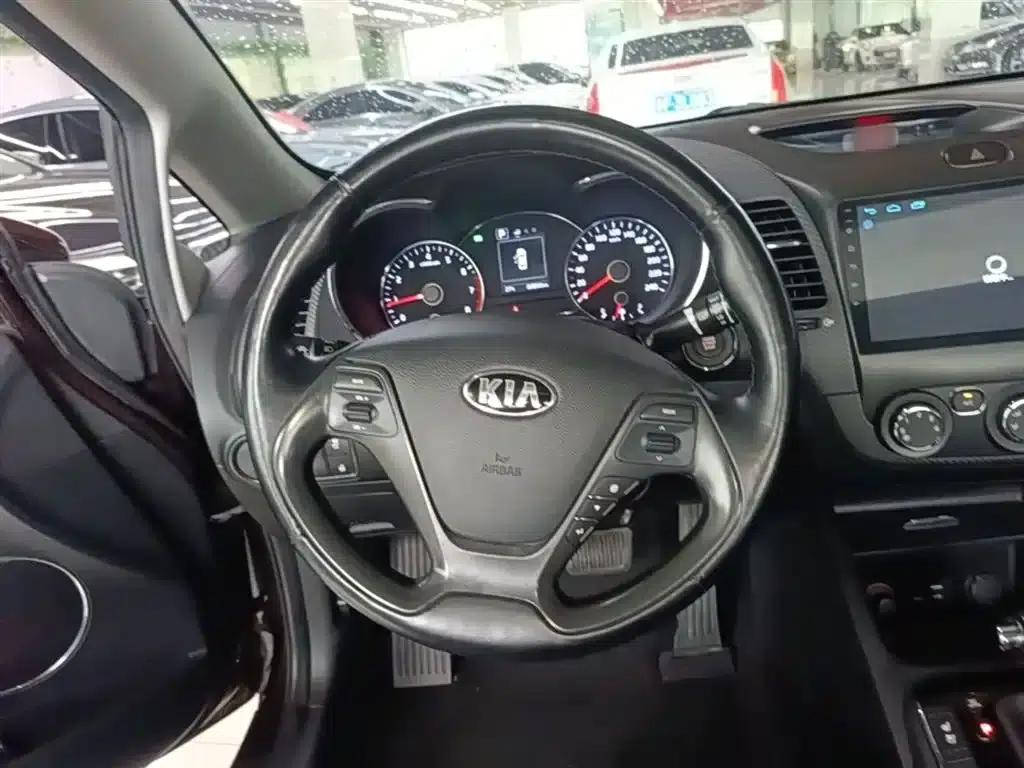 Kia K3 2017 1.6L Automatic 15th Anniversary Special Edition GLS — миниатюра 11