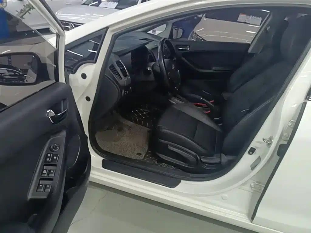 Kia K3 2015 1.6L Automatic DLX — миниатюра 15