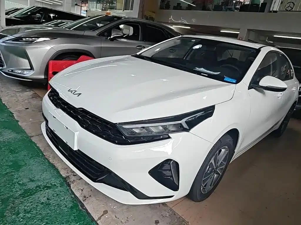 Kia K3 2024 1.5L CVT Comfort Edition — миниатюра 1