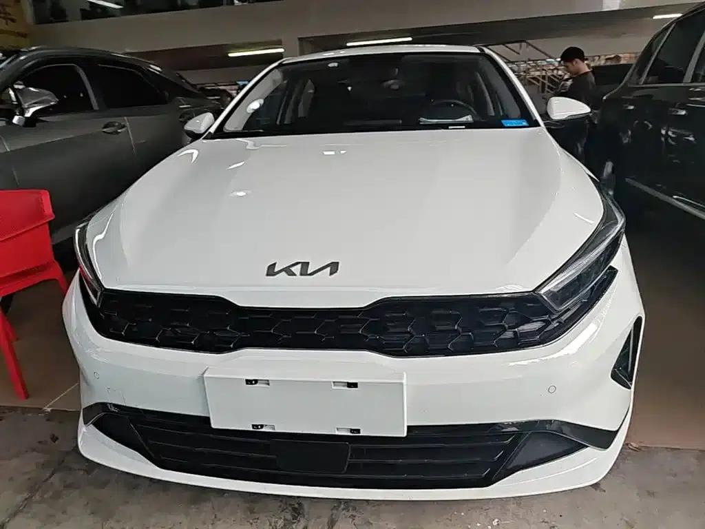 Kia K3 2024 1.5L CVT Comfort Edition — миниатюра 3